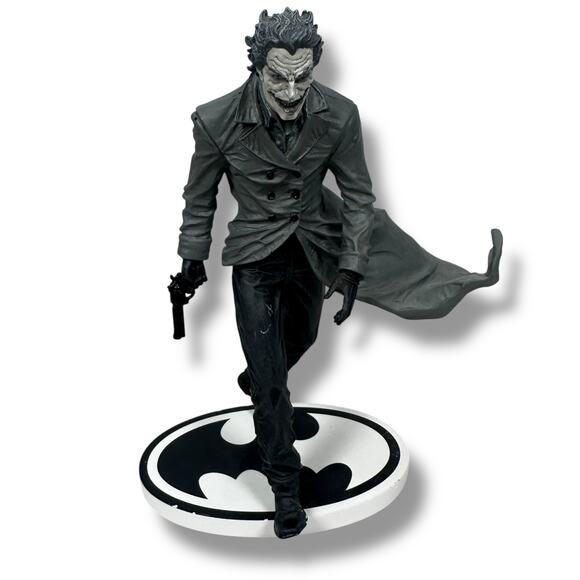 DC Direct Batman Black & White Joker Statue Figurine by Lee Bermejo 2nd Edition - Picture 1 of 10
